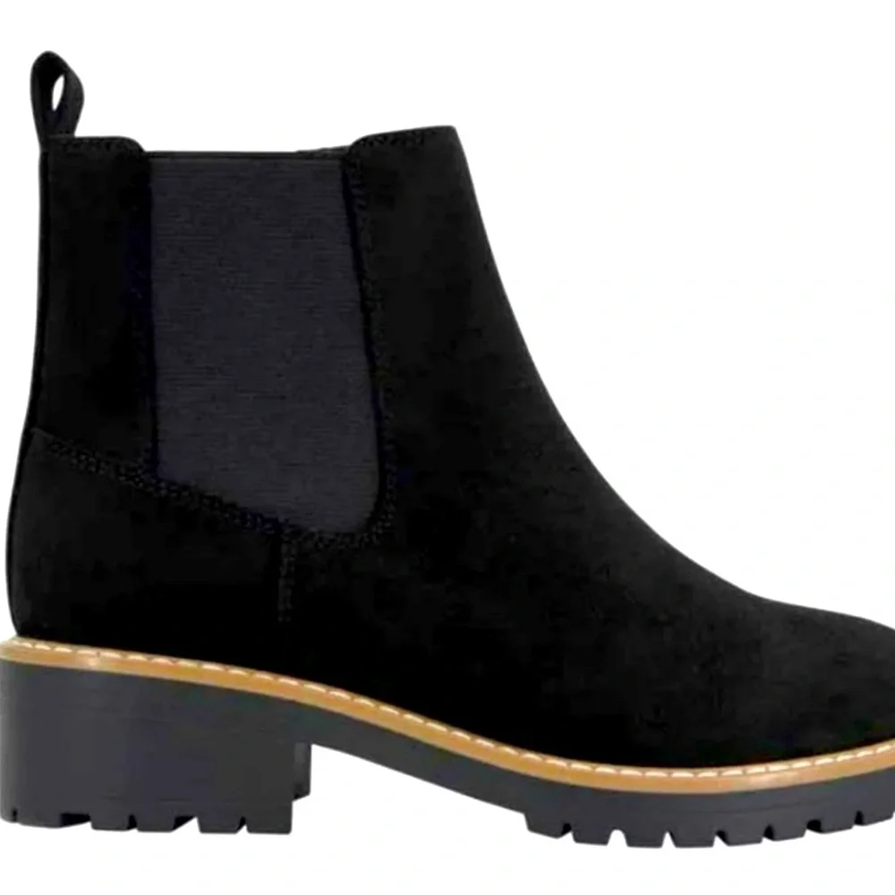 KENSIE BLACK CHELSEA BOOTS! - Picture 2 of 6